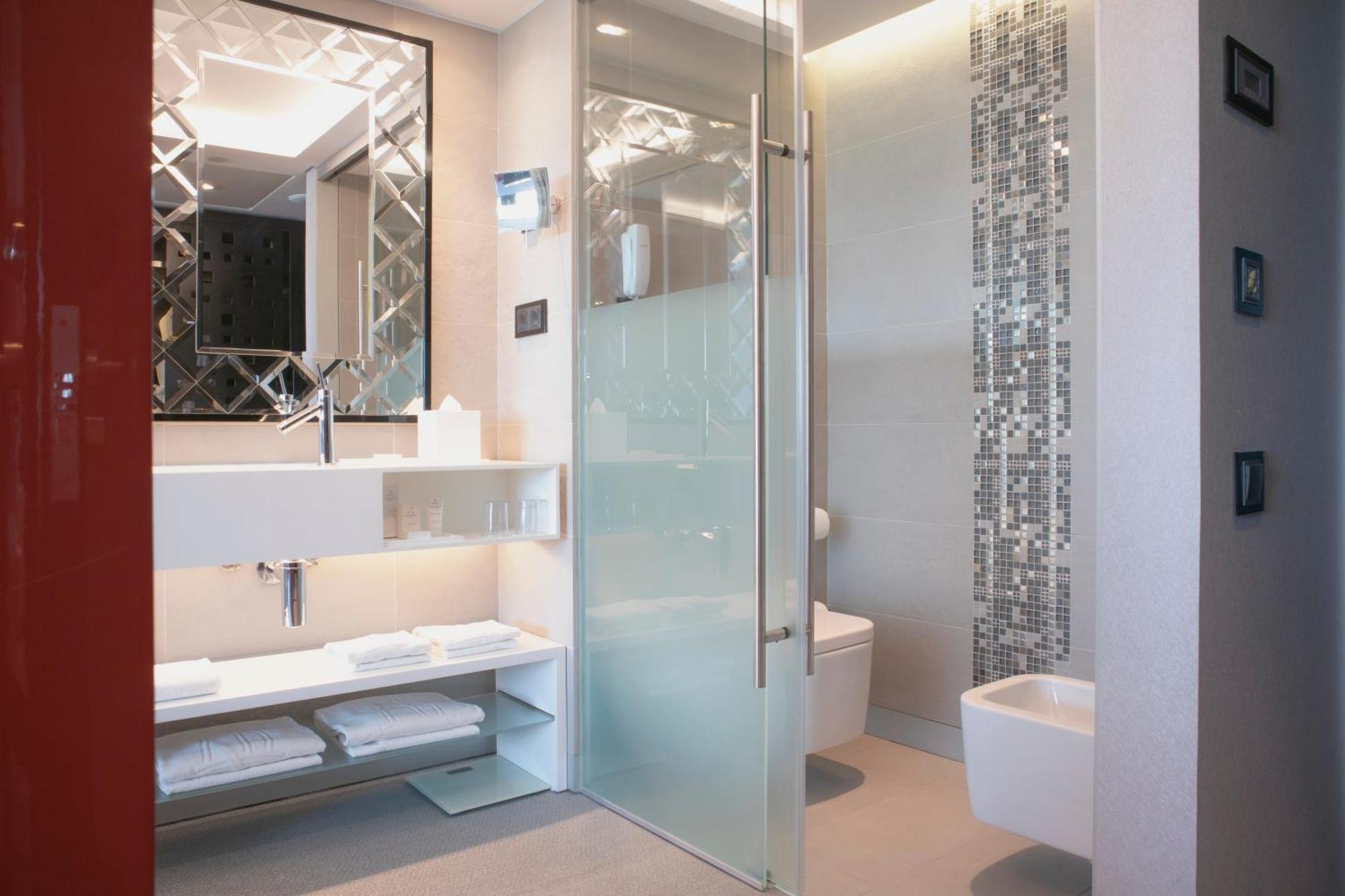 米瑞亚德sana酒店 Lisboa 客房 照片 A modern bathroom